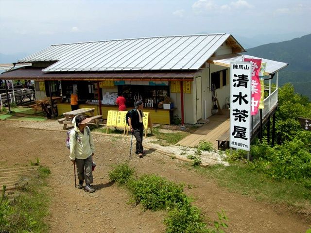 清水小屋で昼食 豚汁250円美味しい